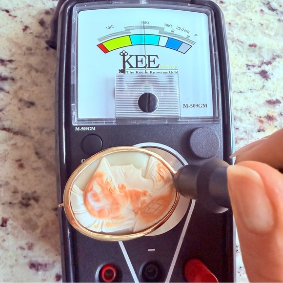 Vintage 14K Gold Exquisite Cameo Shell Athena HUGE Oval Brooch Pin/ Pend… - Picture 15 of 17